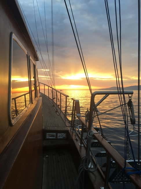 Mykonos: Sunset Boat Cruise with Light Dinner & Drinks - Transfers, meeting point, and what to bring so you are not scrambling