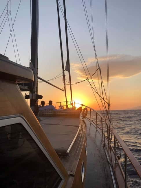 Mykonos: Sunset Boat Cruise with Light Dinner & Drinks - Weather, wind, and when the sunset might be different