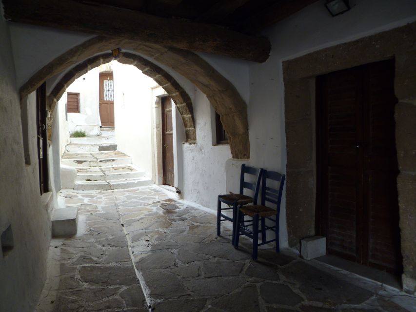 Naxos Castle Walking Tour and Sunset at the Portara - Venetian Castle of Naxos: Catholic-Era Architecture and Still-Lived-In Walls