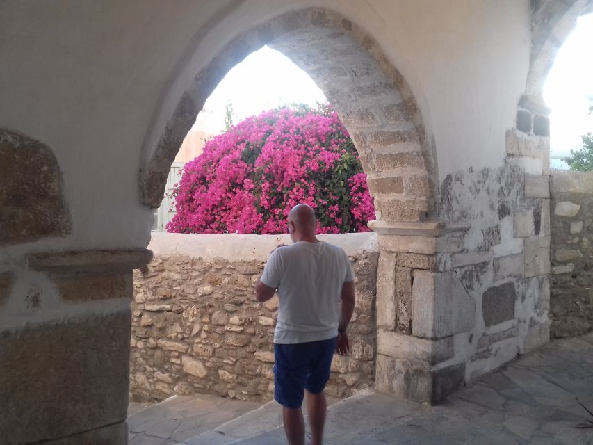 Naxos Castle Walking Tour and Sunset at the Portara - The Old Market Maze, Taverns, and Shopping Without Feeling Lost