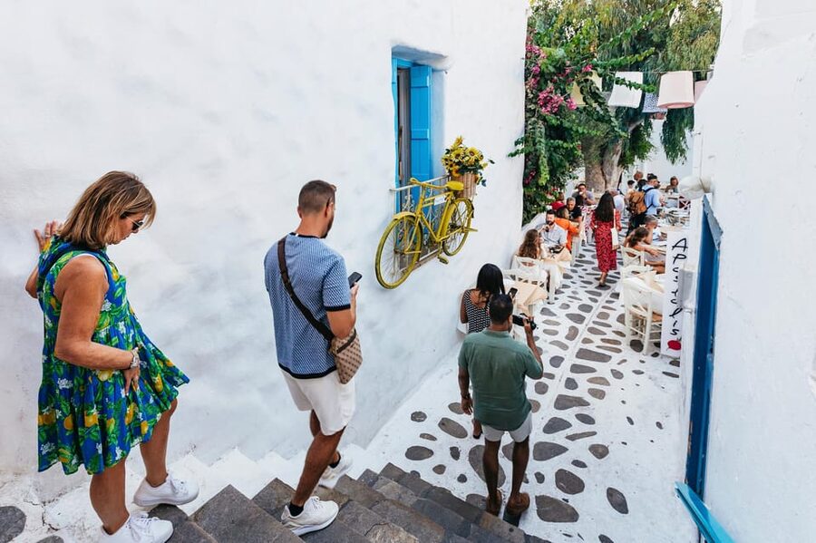 Naxos: Naxos Town Food Tour with Tastings and Wine - Traditional Naxian food stops and why you should come hungry