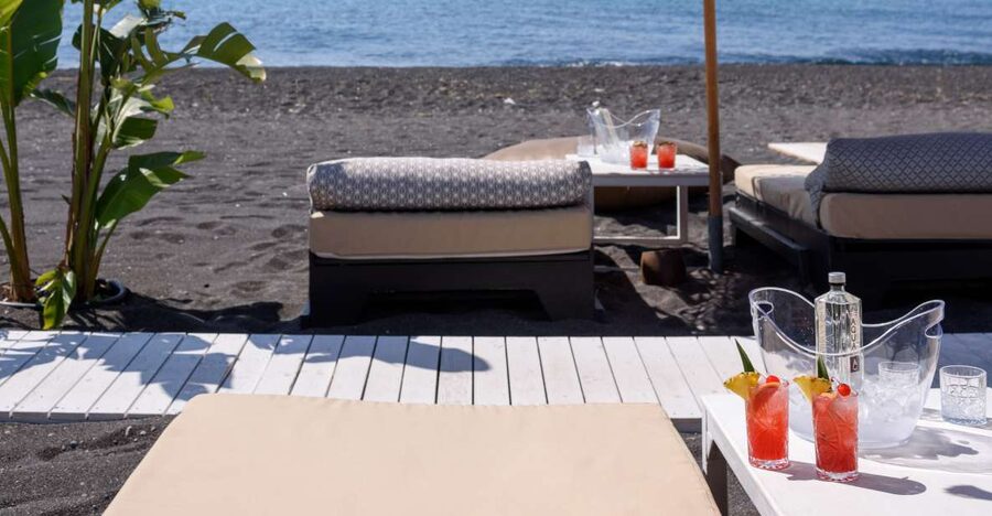 Perivolos Beach: Sun-Bed Experience FortyOne Bar Restaurant - Key things to know before you pick your Perivolos spot