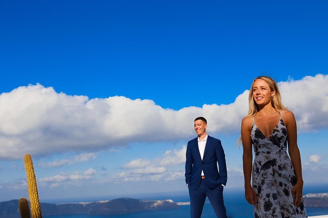Personal Travel and Vacation Photographer Tour in Santorini - Custom routes: why “up to 8 people” can still feel personal