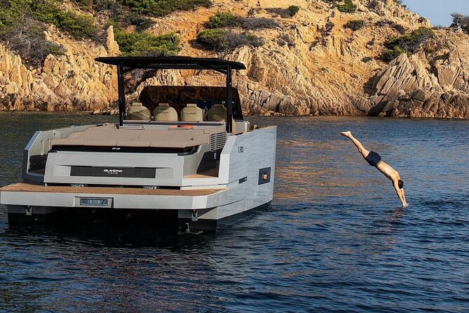 Private 5-Hour Cruise on Brand-New Luxury Yacht in Mykonos (Para Voce) - Yacht comfort on a 5-hour sea day (the stuff you actually notice)