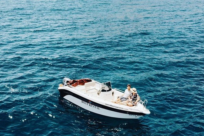 Rent a Boat in Santorini without a License - The typical stops and what you should expect to feel