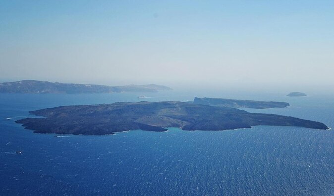 Rent a Boat in Santorini without a License - Weather rules: what happens when wind shows up