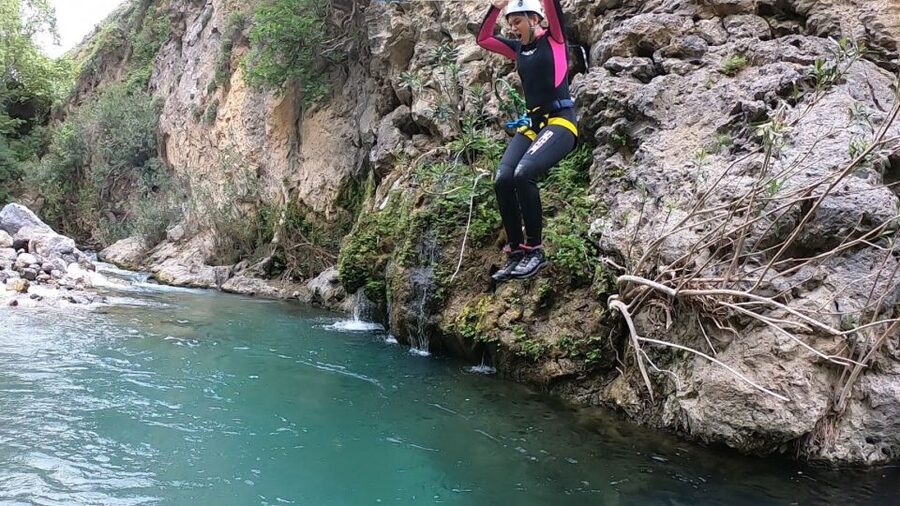 Rethymno: Canyoning Tour in the Kourtaliotiko Gorge - Rappelling beside the waterfall, what it feels like and how to handle it