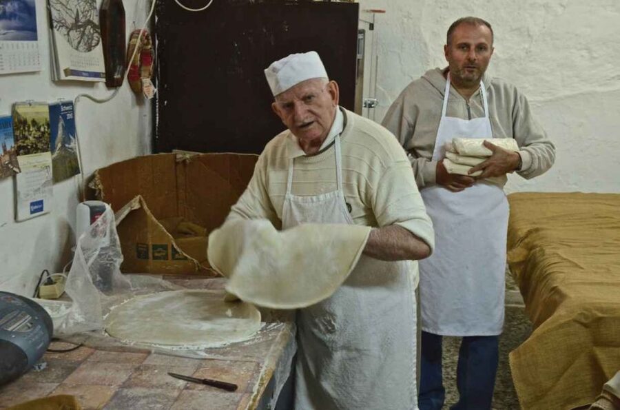 Rethymno: Old Town Walking Tour with Meal - Street Food and Bakery Stops, Where You Learn What to Notice