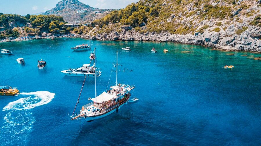 Rhodes: Cruise with 3 Stops, Lunch and Unlimited Drinks - What It’s Like Onboard: Crew Energy and How to Have a Calm Day