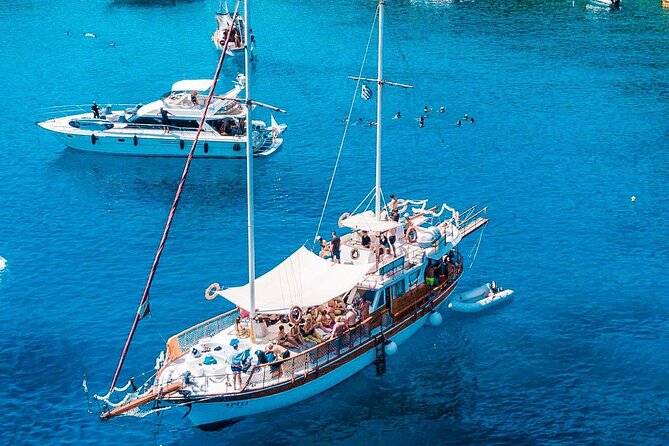 Rhodes Day Cruise (with lunch & unlimited drinks) 5,5 Hours - On-board comfort: WiFi, shower, and why the bow matters