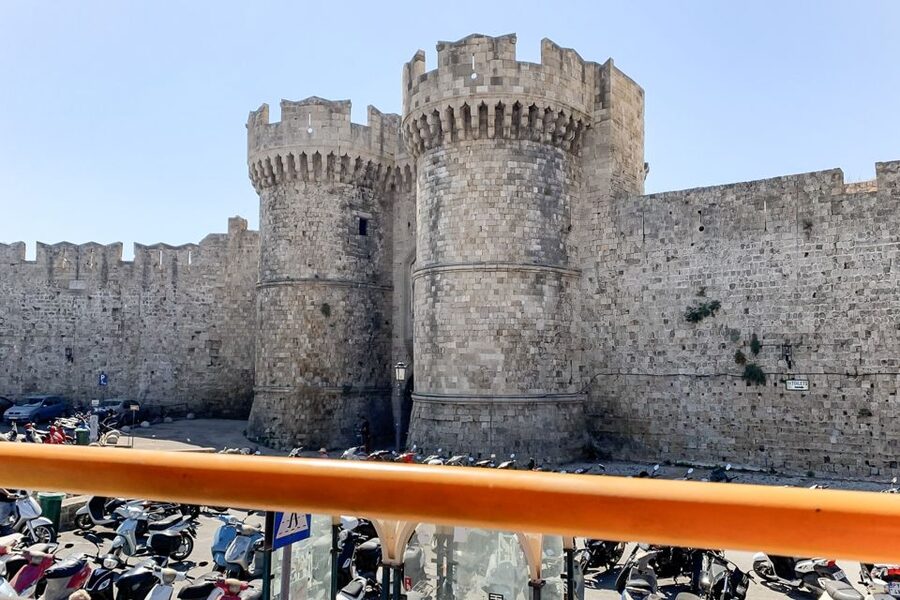 Rhodes: Hop-On Hop-Off Sightseeing Bus Tour - Audio Guide and Live Guide: How to Actually Use the Headsets