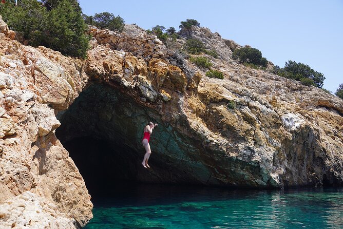 Rina Cave Sea Kayak Tour with Snorkeling and Picnic - Rhina Cave: what you are actually going for besides a cool photo