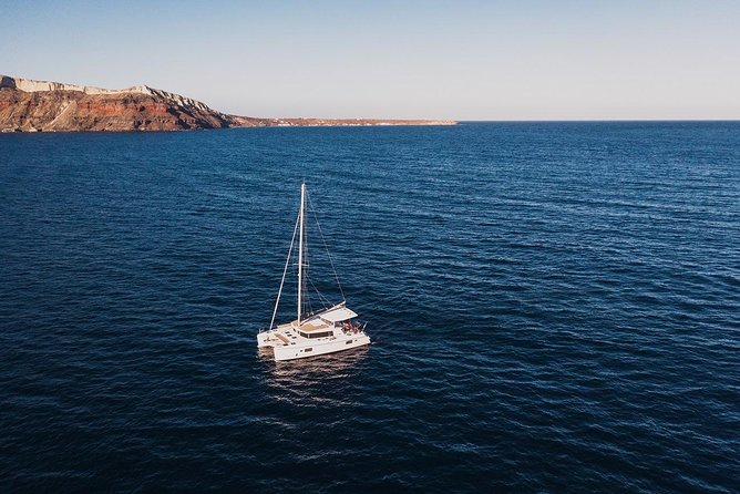 Romantic Sunset Catamaran Caldera Cruise incl. Meal & Drinks - The water route: Red Beach and White Beach, up close to the drama