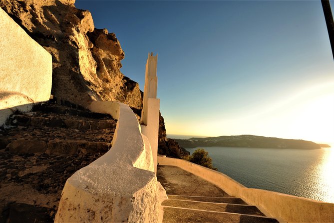 Santorini 3-Winery Tour with 12 Wine Tastings and Oia Sunset - Stop 2 at Artemis Karamolegos: family history, 6 tastings, and traditional grape focus