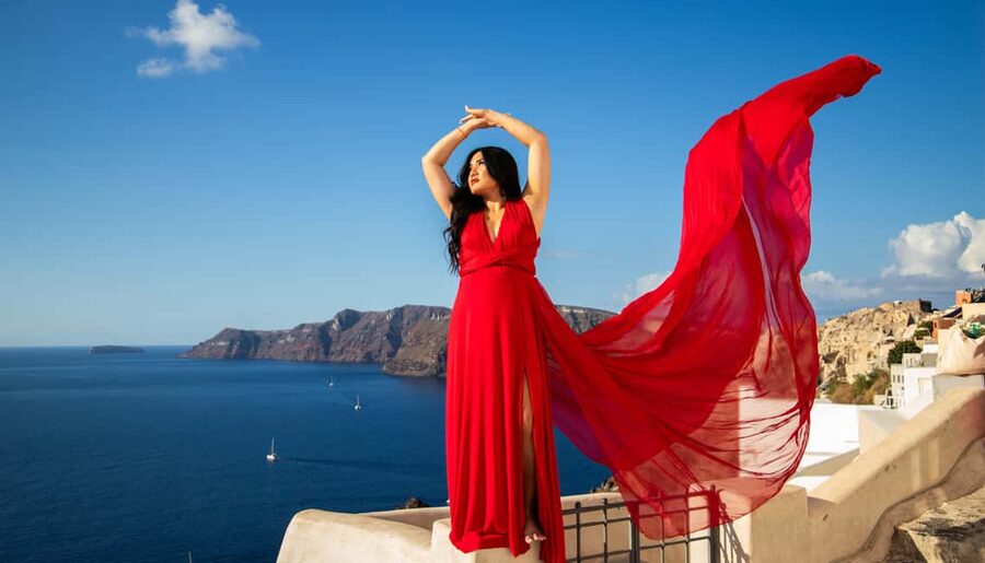 Santorini: 40-minute Photoshoot in Oia - Should you book this Santorini 40-minute Photoshoot in Oia?