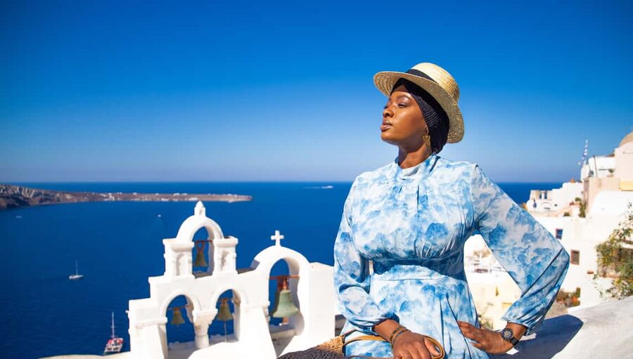 Santorini: 40-minute Photoshoot in Oia - Timing and meeting point: the part that can make or break your shoot
