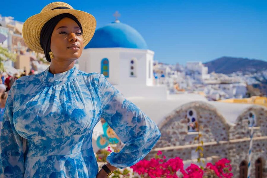Santorini: 40-minute Photoshoot in Oia - Quick heads-up on delivery and expectations