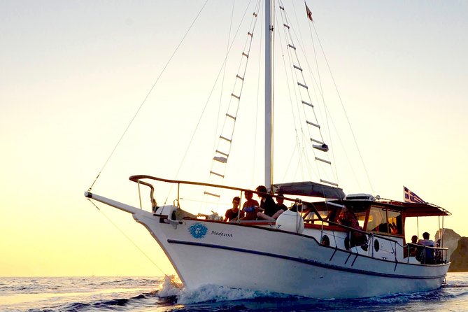 Santorini Caldera Sunset Traditional Cruise with Meal and Drinks - Food, wine, and drinks: what’s actually included