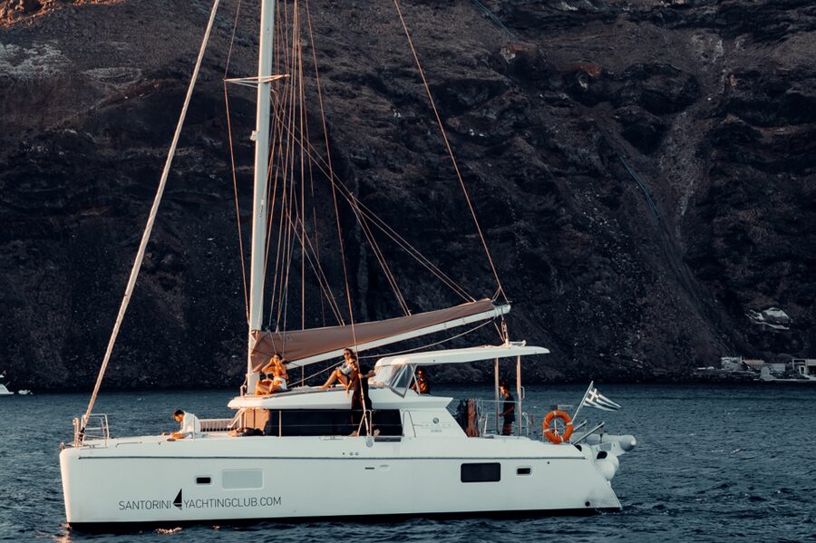 Santorini: Catamaran Caldera Cruise with Meal and Drinks - Why this caldera cruise works better than shore hopping