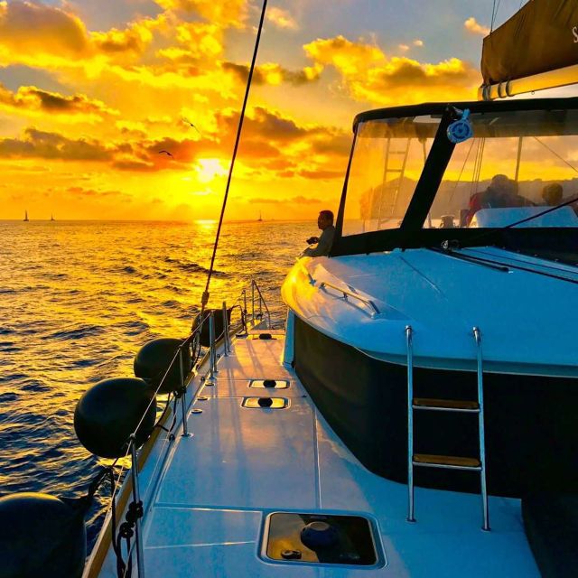 Santorini: Catamaran Cruise with Meal & Open Bar - Sunset Over the Caldera: Why the Timing Feels Like a Gift