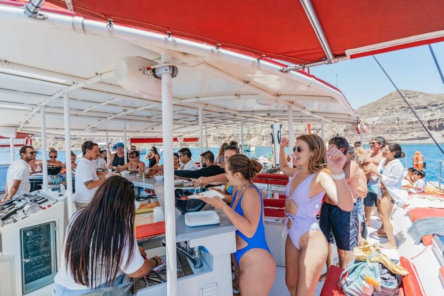Santorini: Catamaran Tour with BBQ Dinner, Drinks, and Music - Unlimited drinks and music: the vibe you should expect