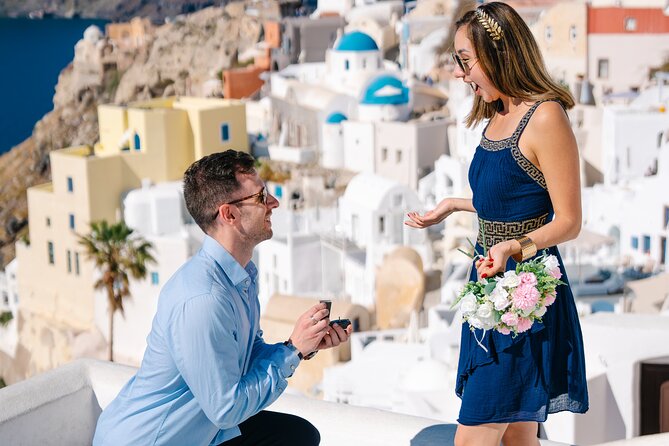Santorini: Customized Private Photoshoot Walk in Oia - What You Get in 1 Hour: Edited Photos, Not Just a Walk