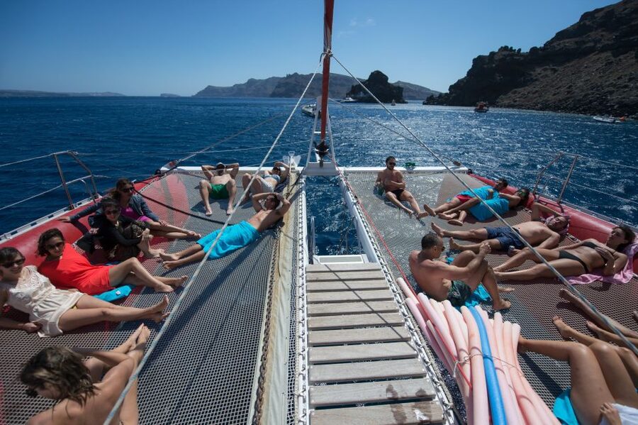 Santorini: Dream Catcher 5-hour Sailing Trip in the Caldera - From Akrotiri to Red and White Beaches: the Scenic Warm-Up