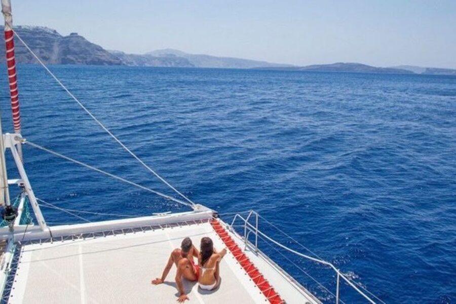 Santorini: Dream Catcher 5-hour Sailing Trip in the Caldera - BBQ Lunch in a Secluded Bay, Plus Drinks