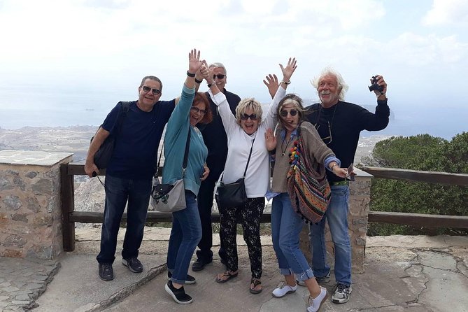 Santorini First-time Visitors Private Tour with Wine Tasting - A first-time Santorini best-of, with wine built in