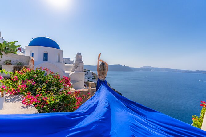 Santorini: Flying Dress Photoshoot - Why this flying dress session in Santorini is so fun