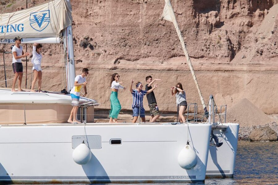 Santorini Gold Catamaran Cruise with Snorkel, BBQ & Open Bar - From Vlychada Marina to the Caldera, why this cruise works