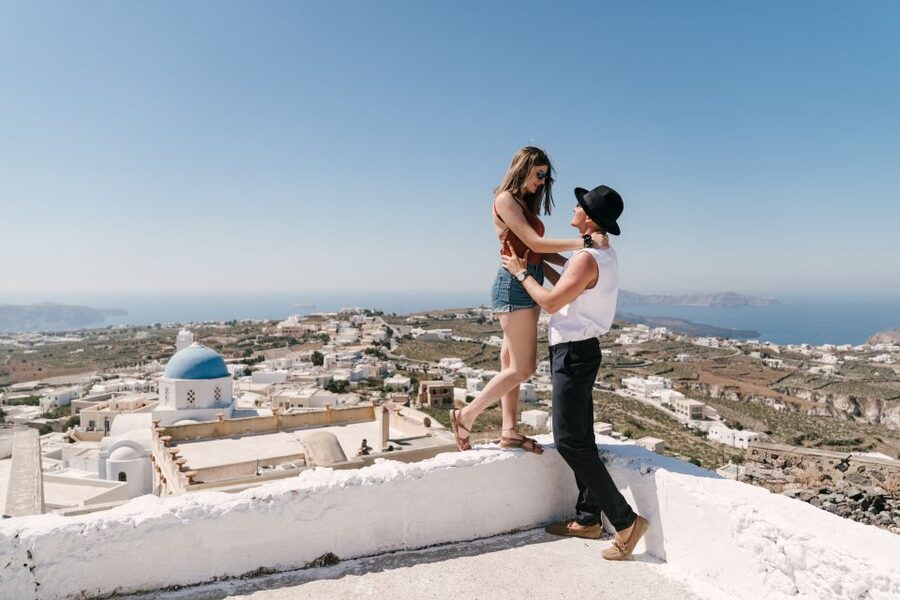 Santorini: Island Highlights Guided Day Trip with Oia Sunset - How the bus loop plan saves you hours on Santorini