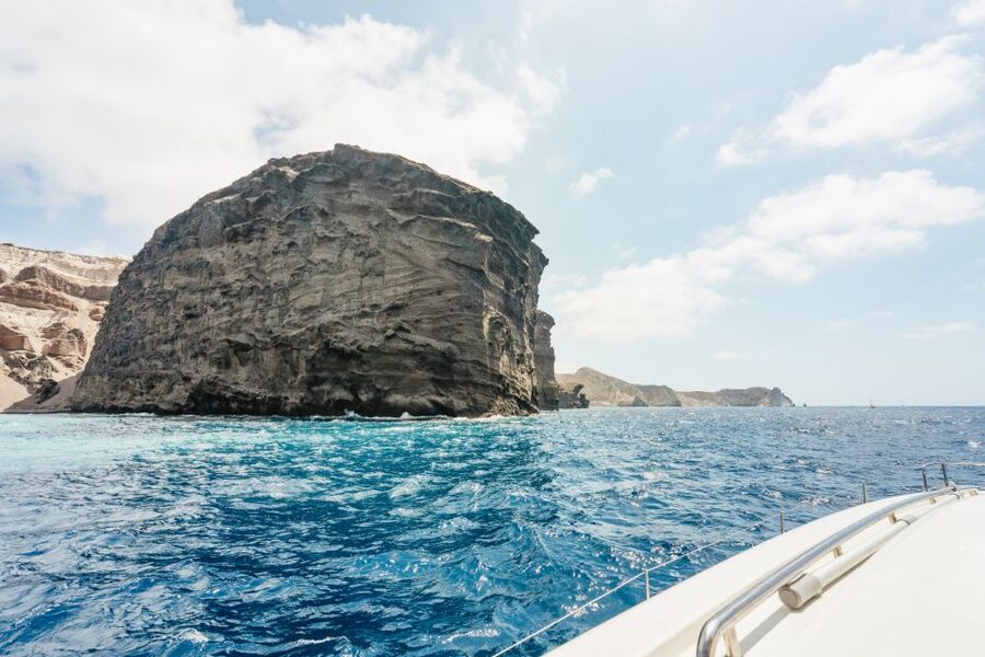 Santorini: Luxury Catamaran Day Trip with Meal and Open Bar - Lunch or Dinner on Board: Greek Food That Actually Satisfies