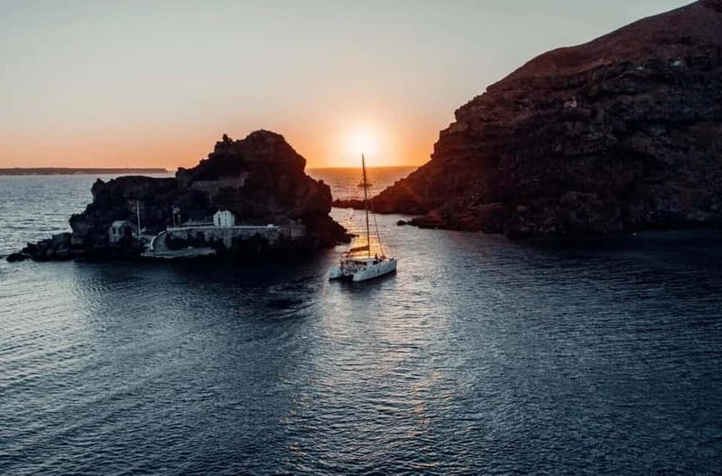 Santorini: Private Catamaran Cruise with BBQ Meal and Drinks - Ammoudi Bay to Thirassia: the fishermen-island contrast