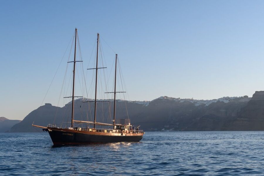 Santorini: Romantic Sunset Caldera Cruise with Dinner - Getting To Athinios Port, the Way That Actually Works