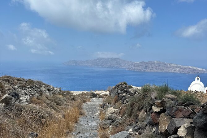 Santorini's Famous Fira to Oia Hike: A Private tour Adventure - What a private English guide adds (especially with names like Panos, George, Sergiu, and Arsenios)