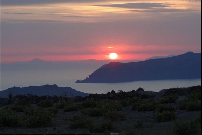 Santorini Sunset Wine Tour with Santo Winery Views - How to get the most from the wineries and the included bites