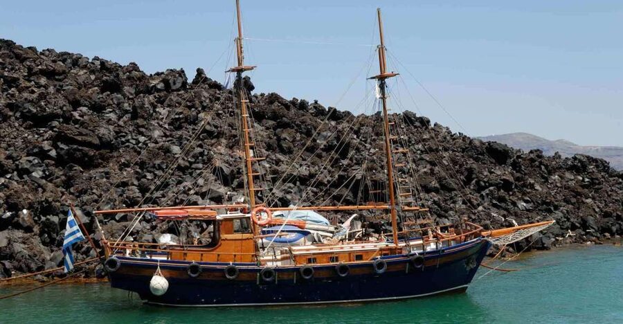 Santorini: Thirassia Islands and Volcano Guided Cruise - Why This Volcano Cruise Feels Like a Full-Day Santorini Education