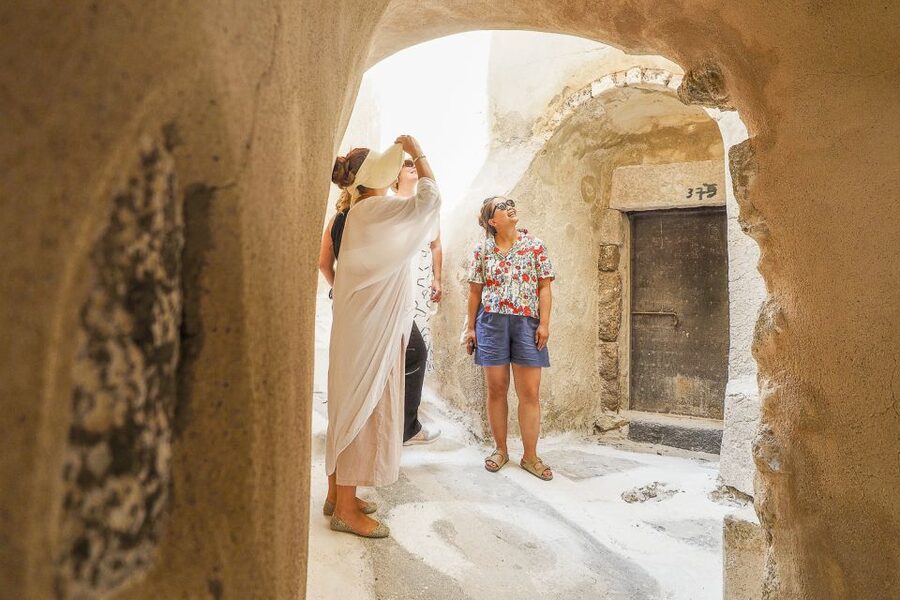 Santorini: Top Sights Day Trip, Wine Tasting, & Oia Sunset - Perissa Black Beach: the one stop built for relaxing