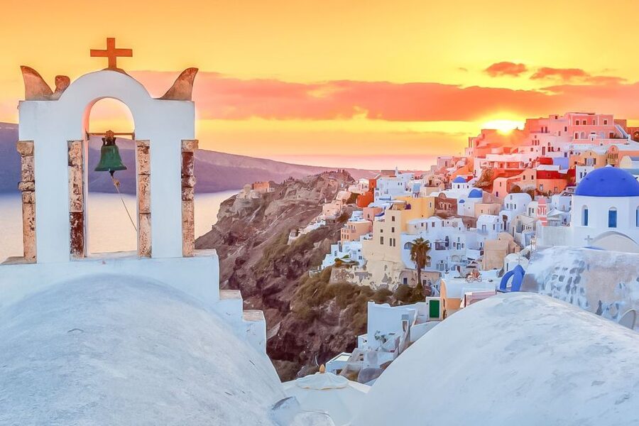 Santorini: Traditional Sightseeing Bus Tour with Oia Sunset - Akrotiri excavation with an extra entrance fee you should budget