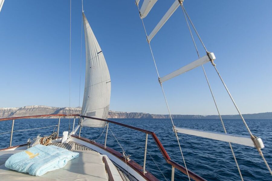 Santorini: Traditional Wooden Boat Tour with Meal and Wine - Who this Santorini wooden boat tour is best for