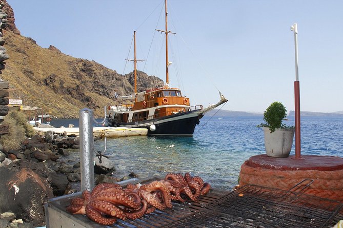 Santorini Volcanic Islands Cruise: Volcano,Hot Springs,Thirassia and Oia Sunset - Getting picked up and finding the right bus (the part that can make or break your day)