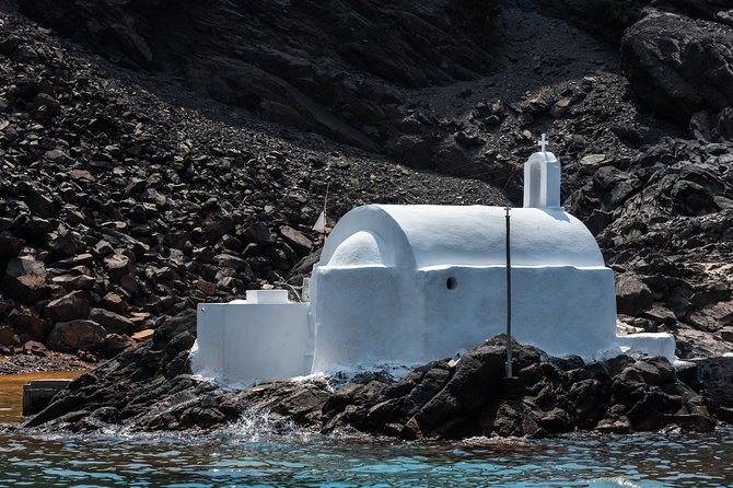 Santorini Volcano and Hot Springs Cruise Tour from Fira Old Port - Stop 1: Nea Kameni volcano hike, what you need to know before you go