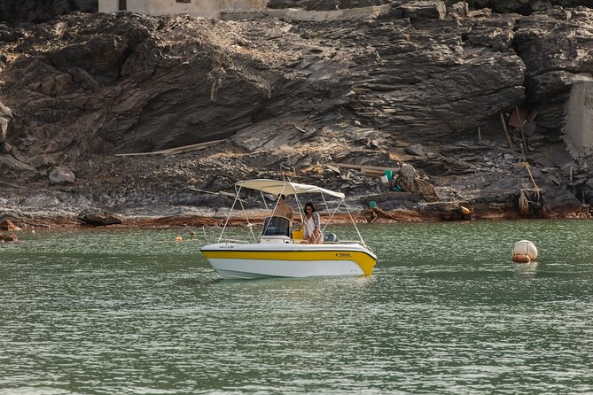 Self-Drive License-Free Boat Rental in Santorini from Vlichada - The Safety Briefing and the Boat Skills You Actually Need