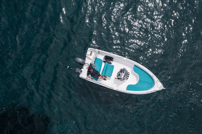 Self-Drive License-Free Boat Rental in Santorini from Vlichada - Entering the Boat Life: What the Boat Provides On Board