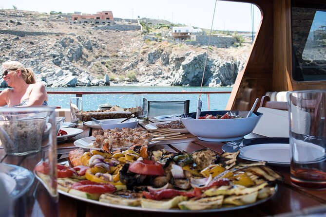 Shared Mykonos Sail Cruise to Delos and Rhenia Islands - Rhenia Island: the natural swimming pause that makes the trip