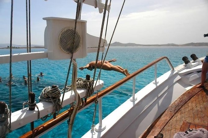 The Authentic Rhenia-Delos Cruise - A Half-Day Boat Escape to Rhenia and Delos