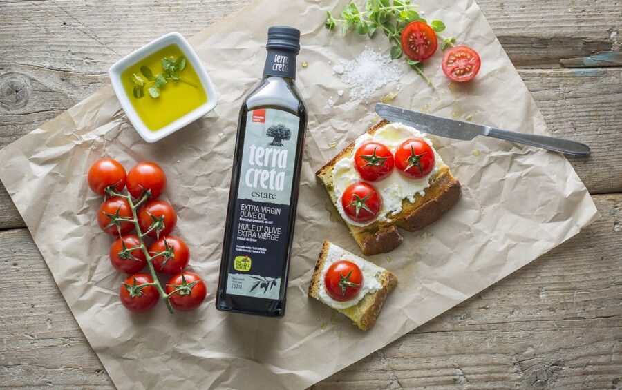 The Terra Creta Olive Oil Experience Tour - Finger foods, water, and the pacing that keeps it fun