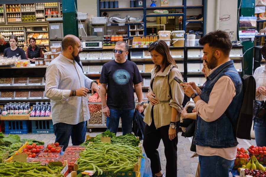 Thessaloniki: Food Tastings and Drinks tour with a Chef - Where the tour starts, and how to spot your guide by St. Sophia