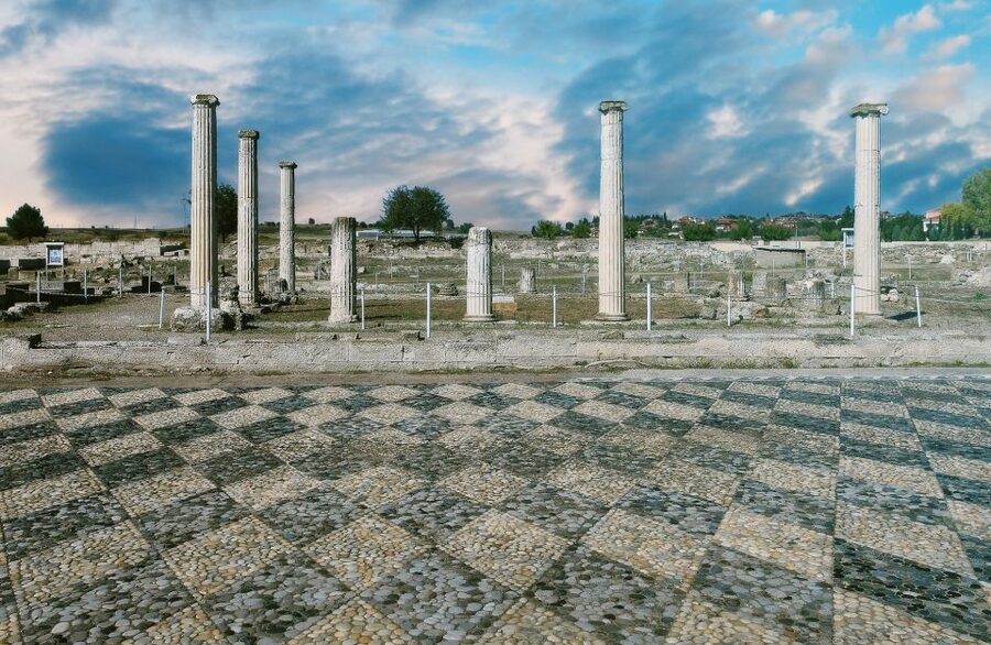 Thessaloniki: Vergina and Pella Day Trip - The archaeological site of Pella: one hour is enough if you keep moving